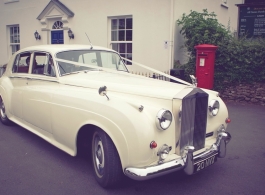 Rolls Royce Silver Cloud wedding car in Guildford