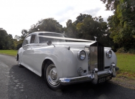 White Rolls Royce Silver Cloud in Winchester