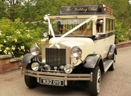 Vintage bridal bus for weddings in Richmond