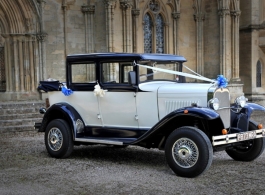 Luxury vintage style wedding car in Nottingham